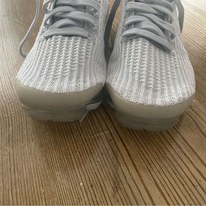 Nike Air VaporMax Flyknit 3
White Pure Platinum